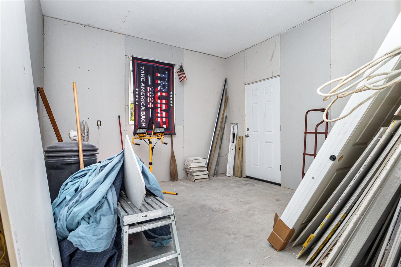 FROSTPROOF EAST - Residential