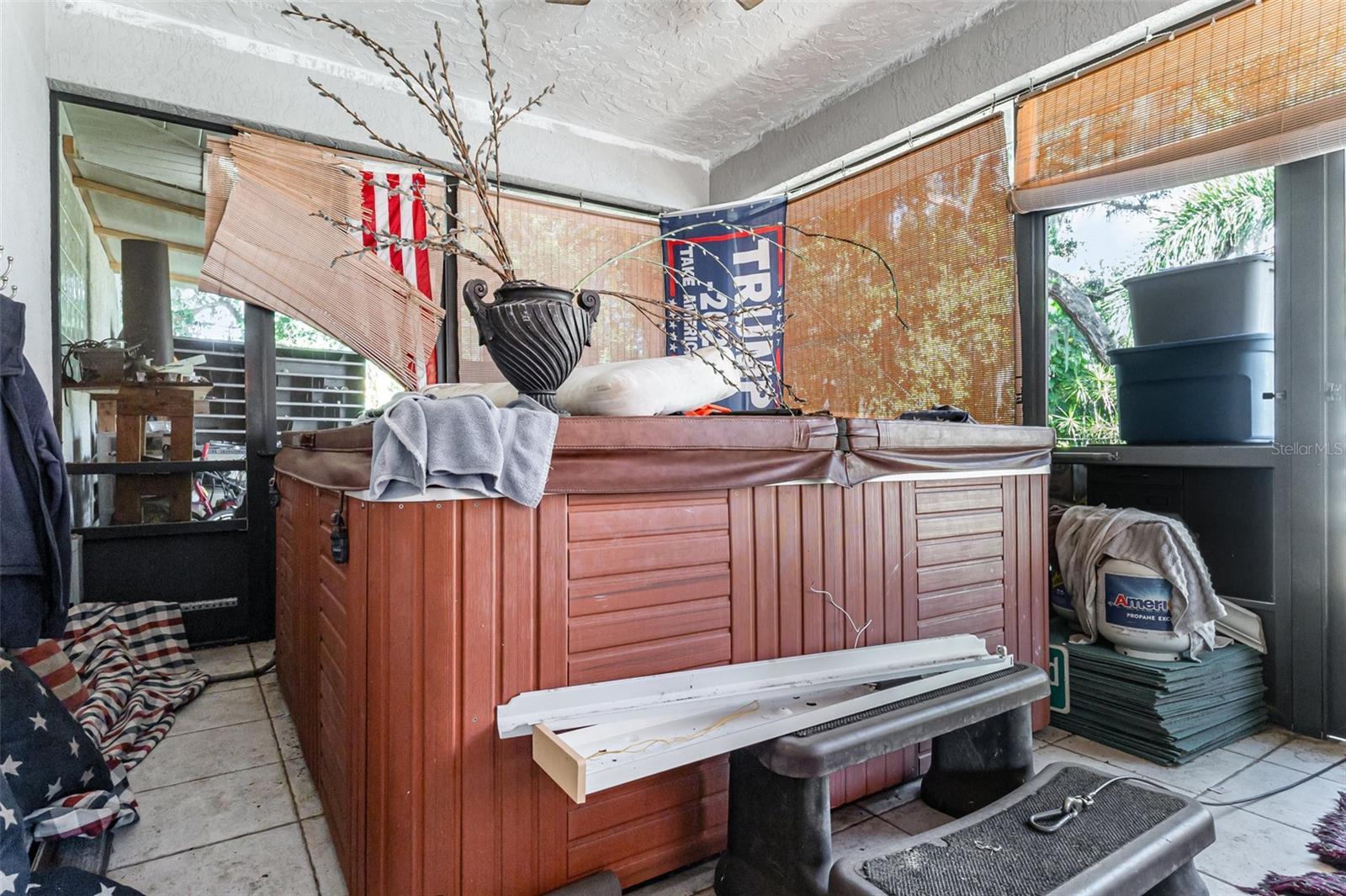 FROSTPROOF EAST - Residential