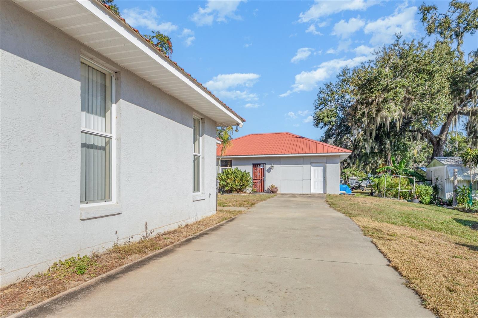 FROSTPROOF EAST - Residential