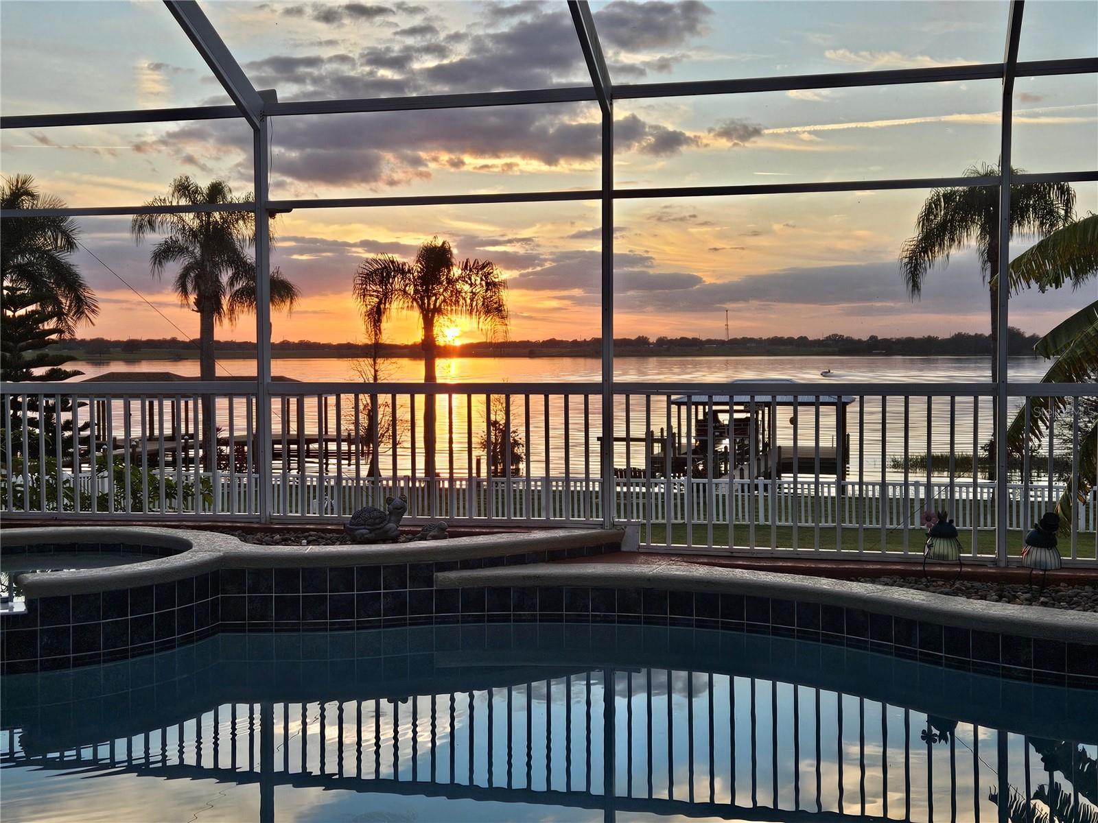 REFLECTIONS JULIANA - Residential