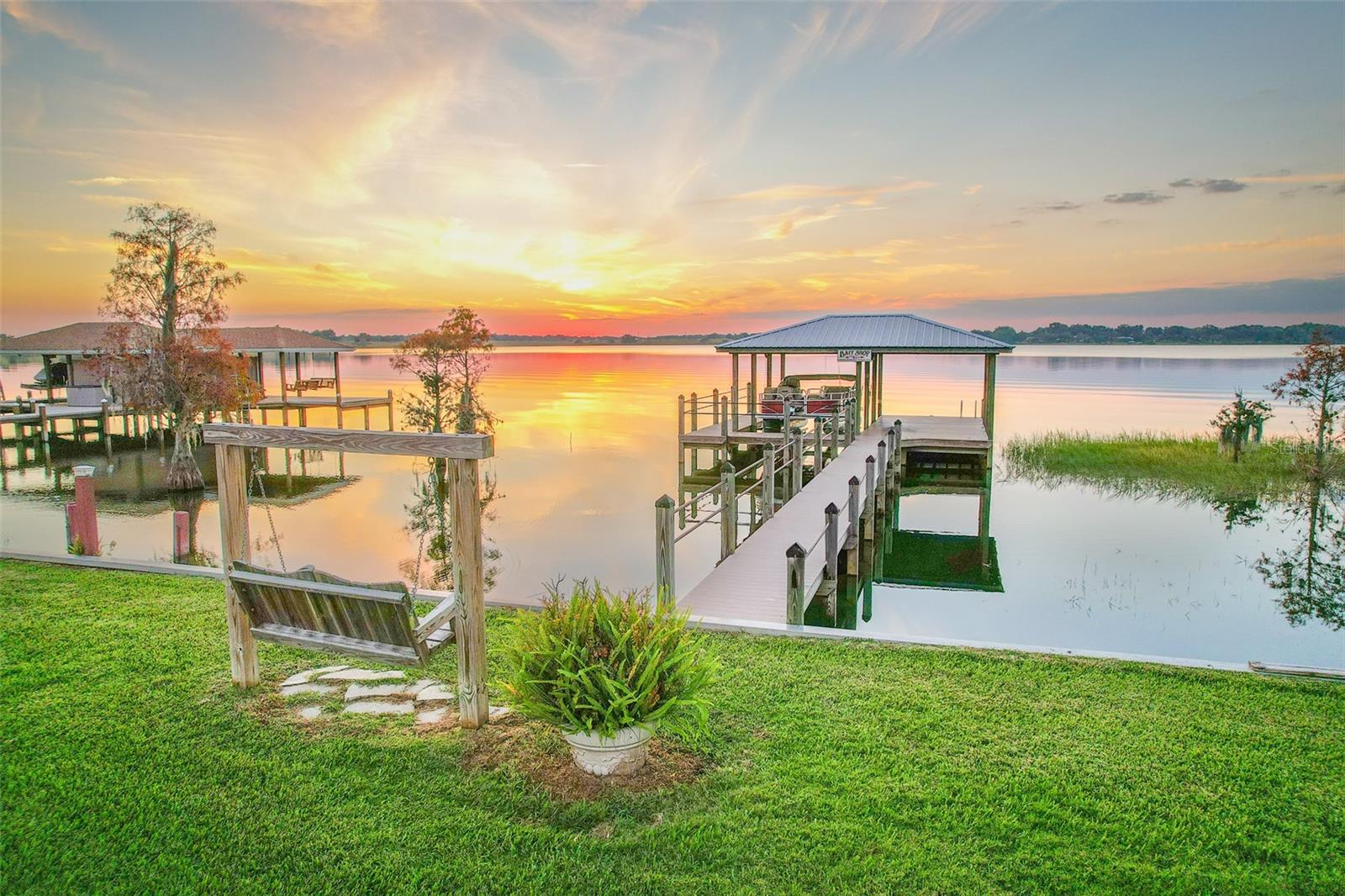 REFLECTIONS JULIANA - Residential