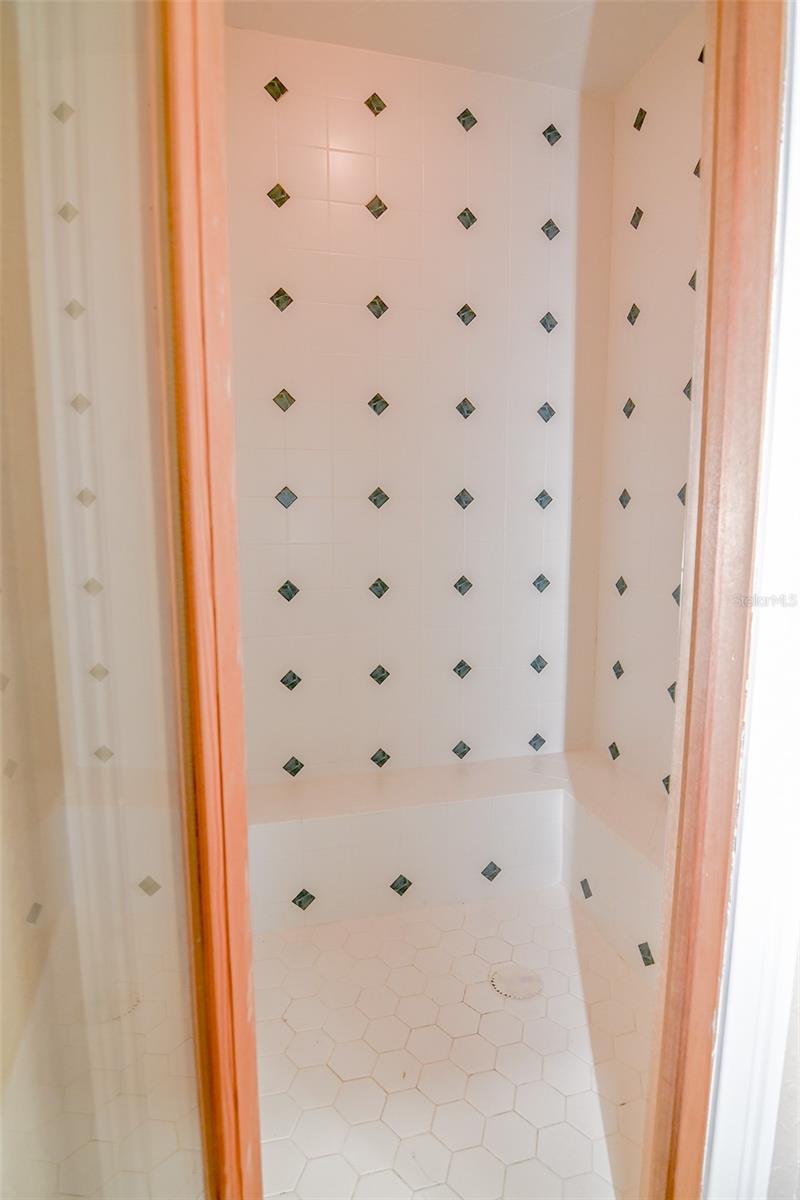 REFLECTIONS JULIANA - Residential