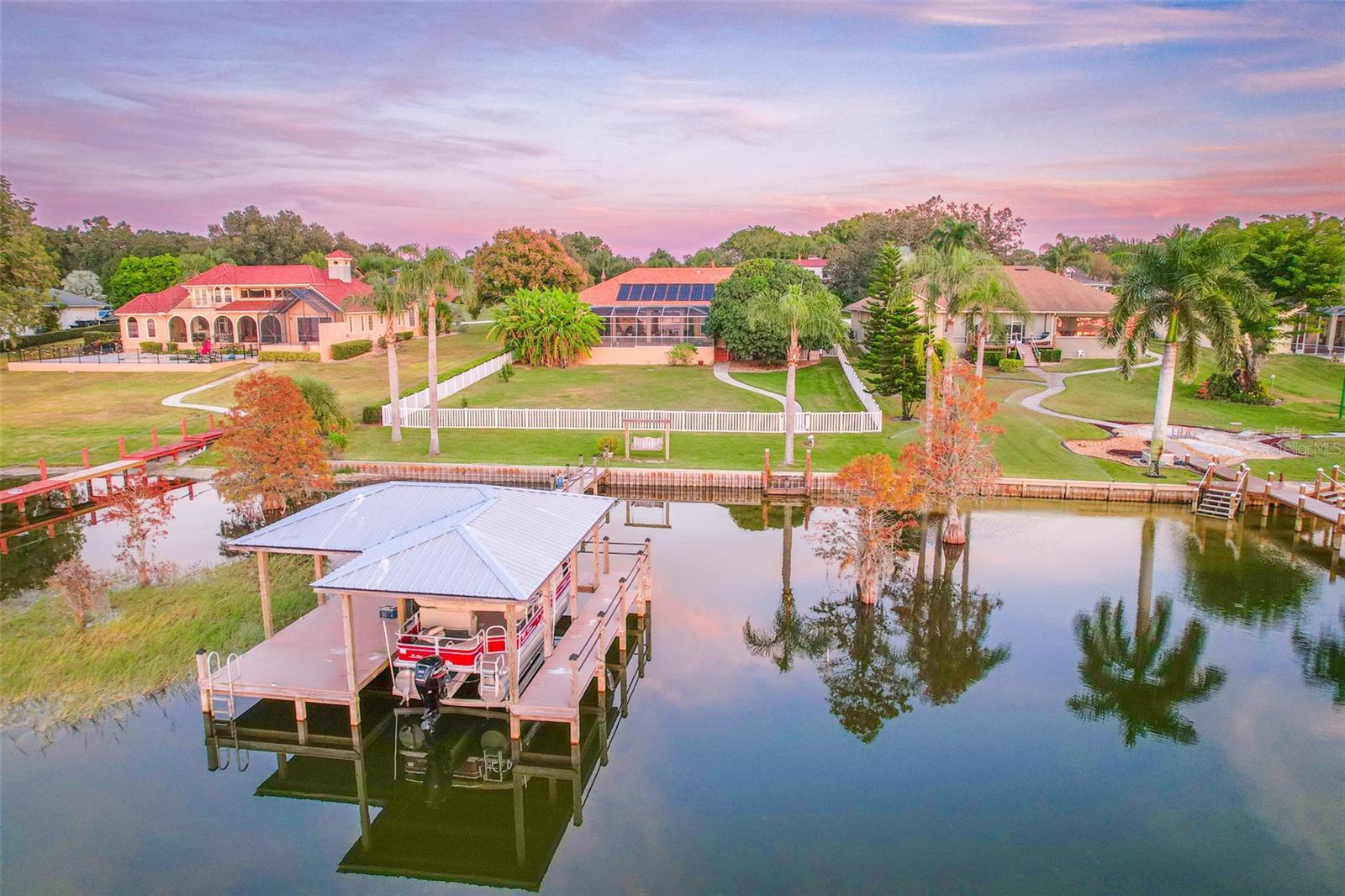 REFLECTIONS JULIANA - Residential