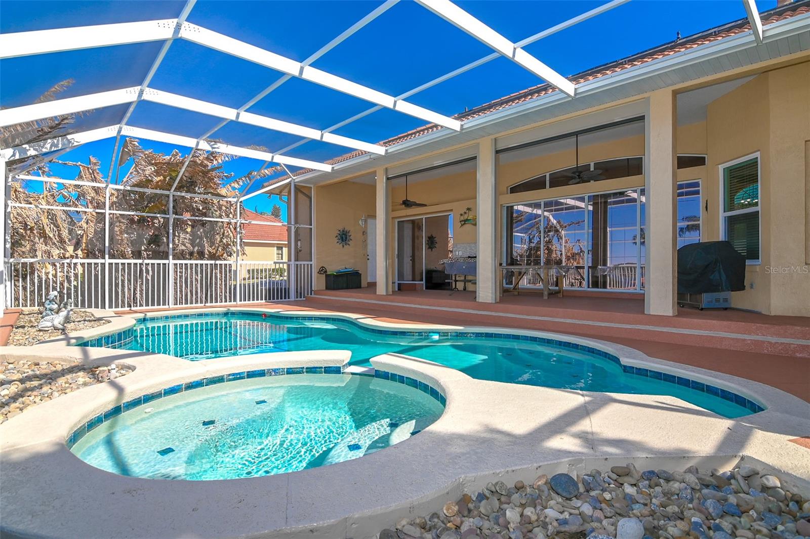 REFLECTIONS JULIANA - Residential