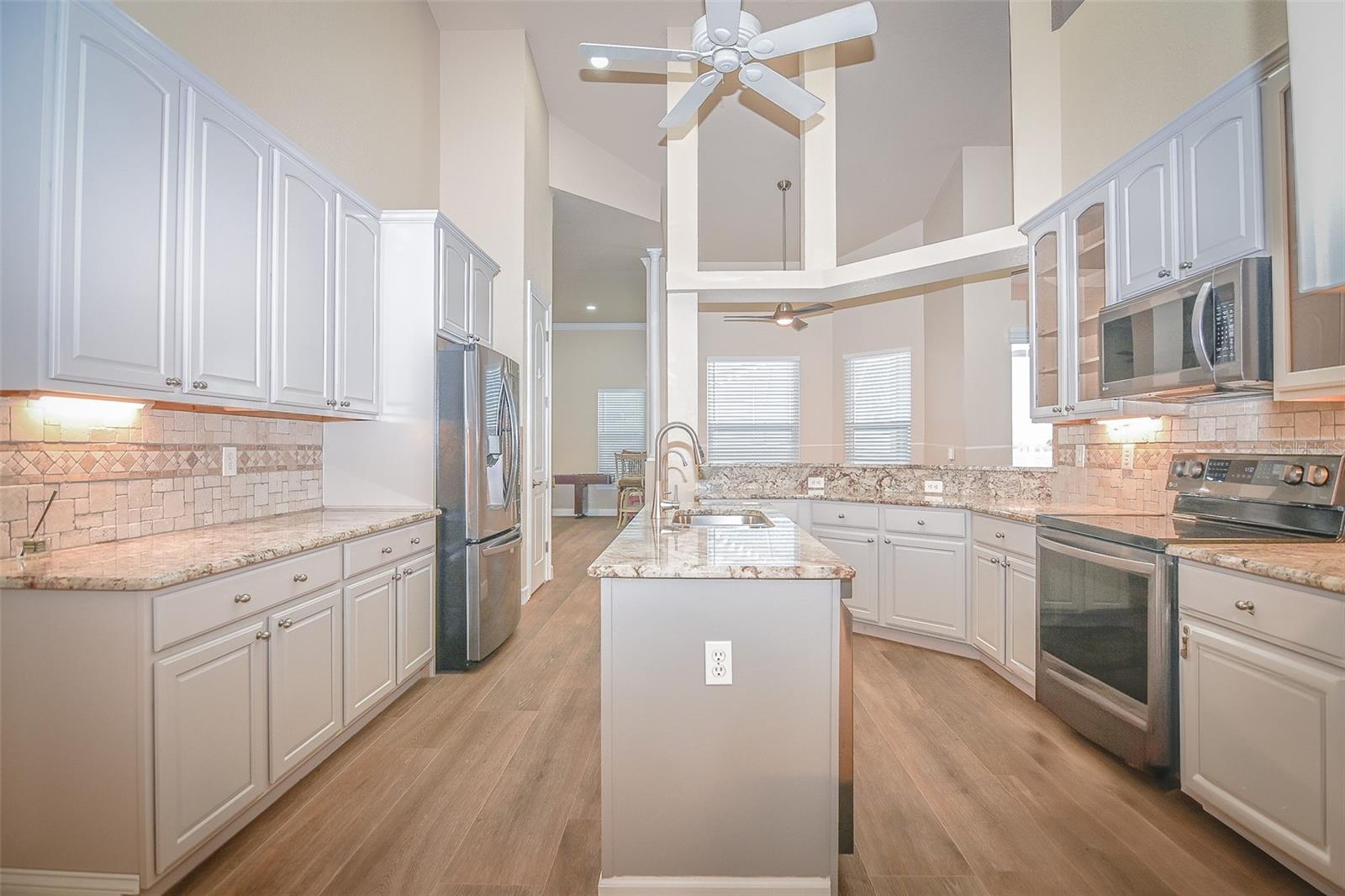 REFLECTIONS JULIANA - Residential