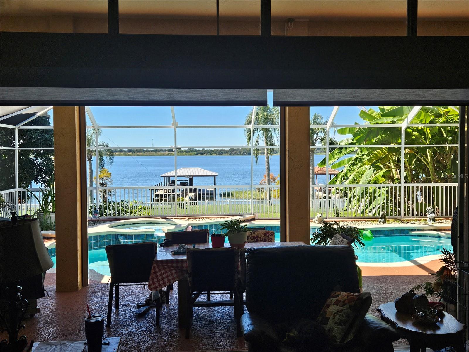 REFLECTIONS JULIANA - Residential