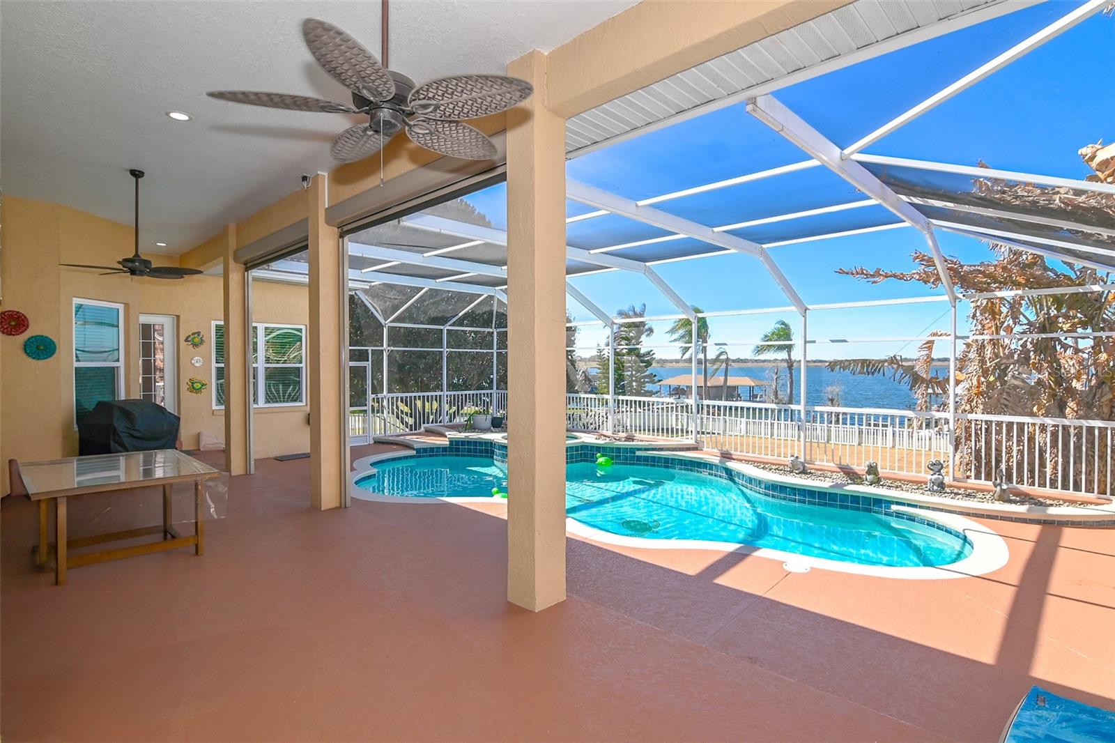 REFLECTIONS JULIANA - Residential