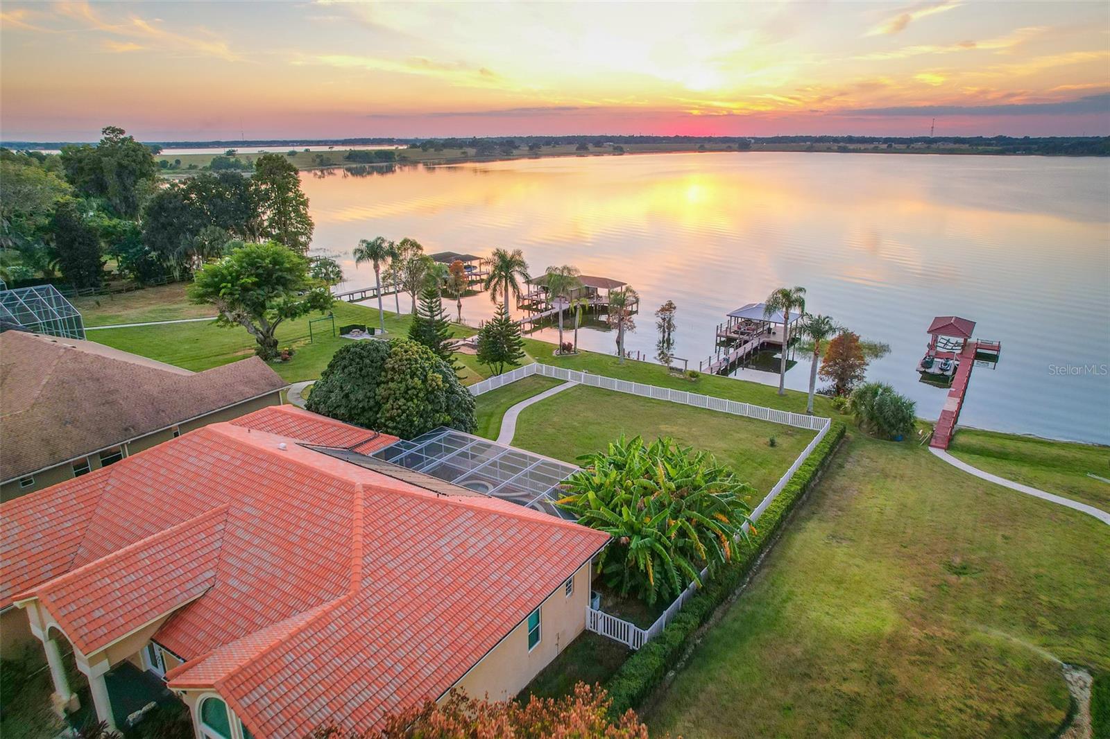 REFLECTIONS JULIANA - Residential