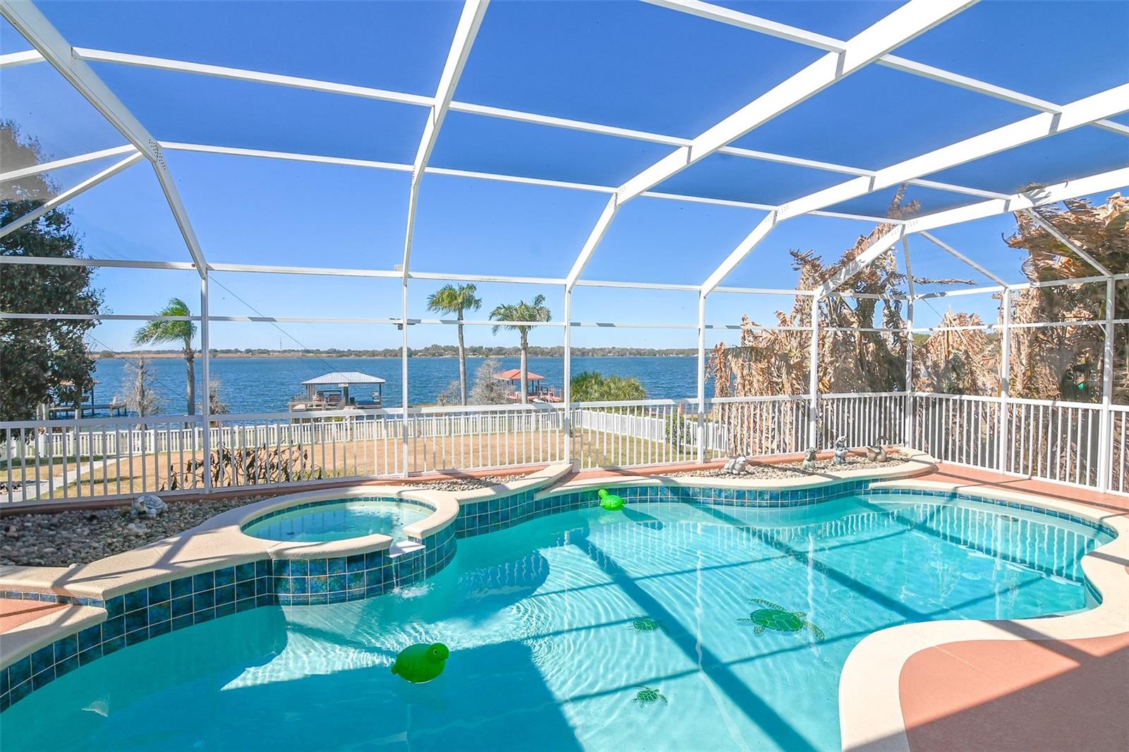 REFLECTIONS JULIANA - Residential