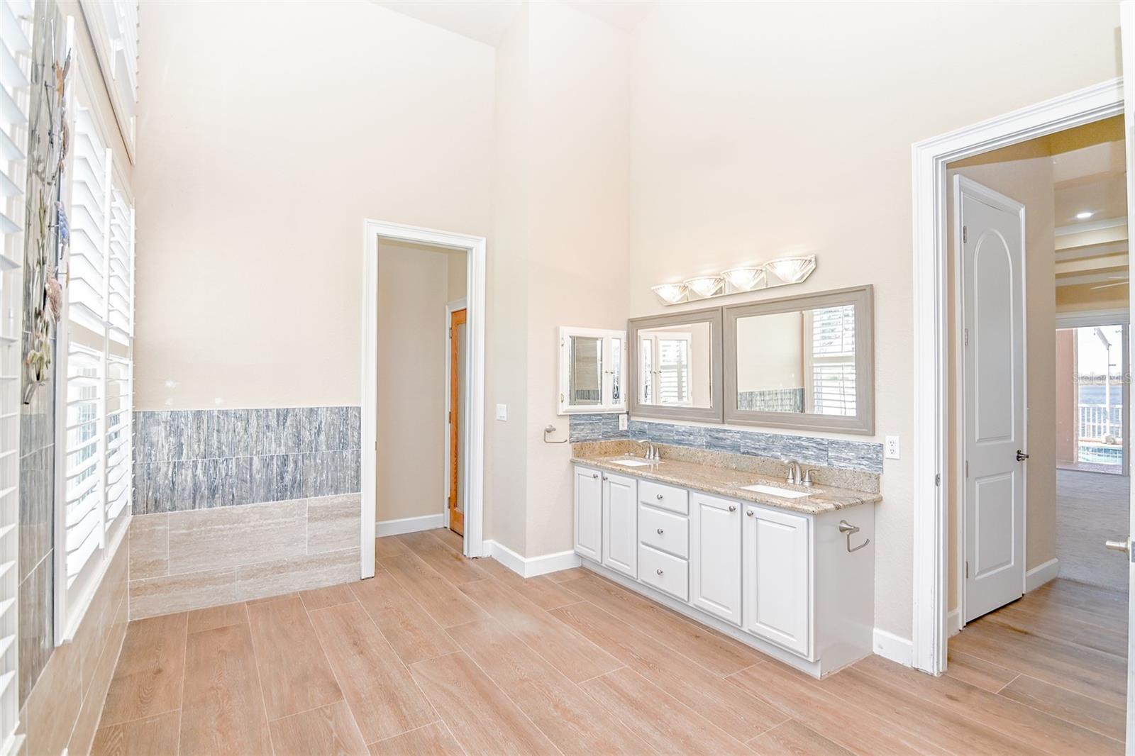 REFLECTIONS JULIANA - Residential