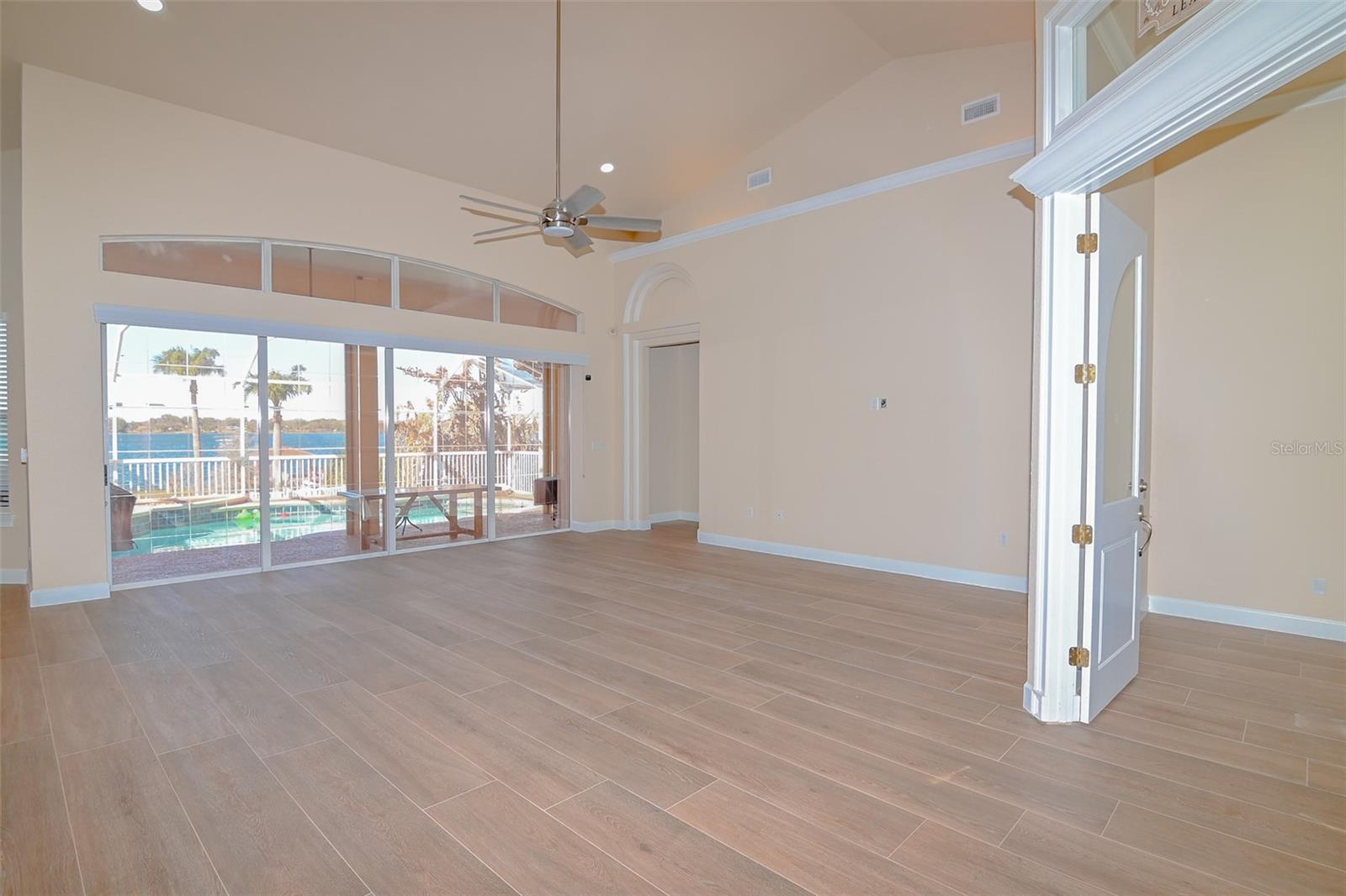 REFLECTIONS JULIANA - Residential