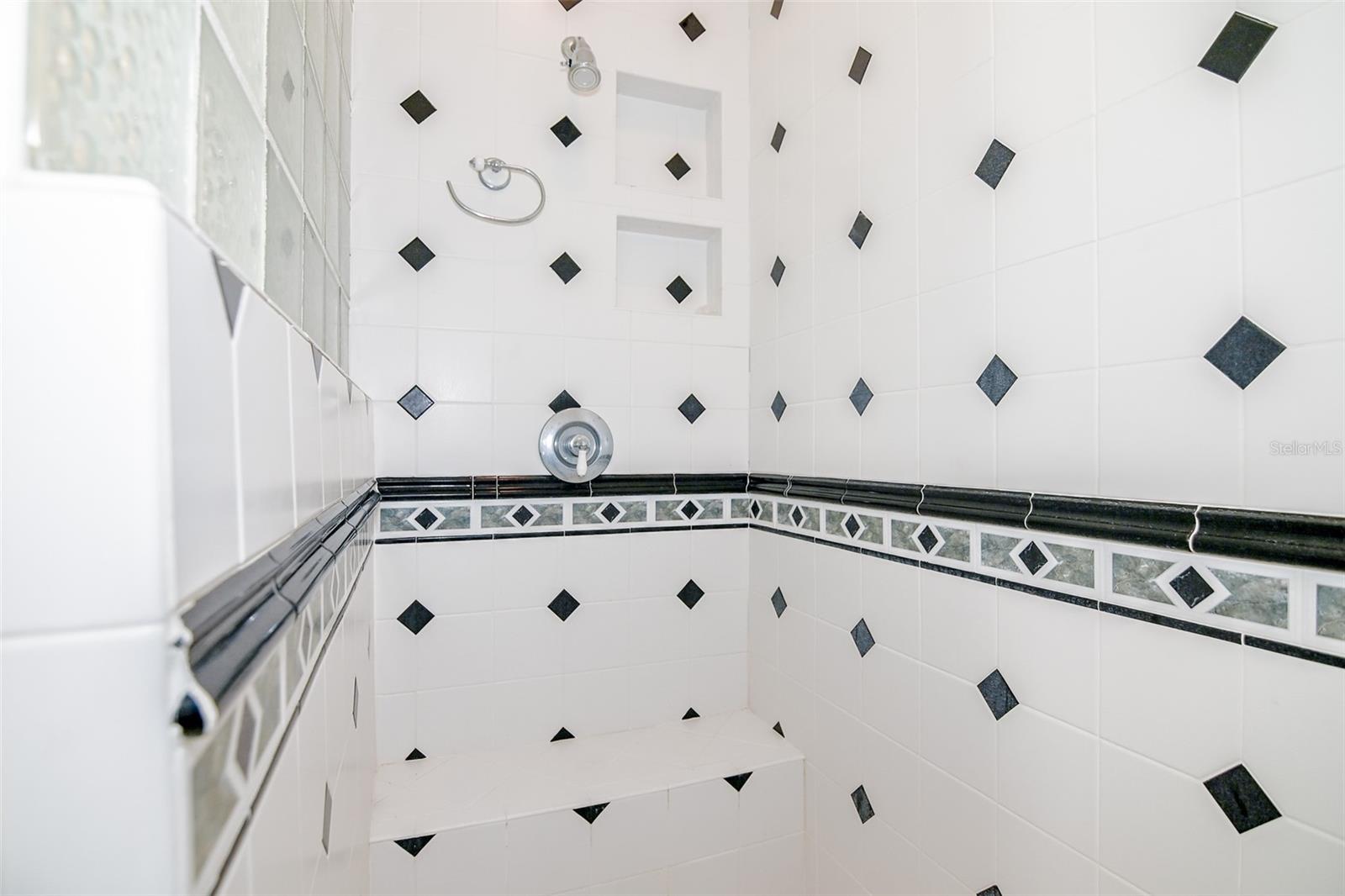 REFLECTIONS JULIANA - Residential