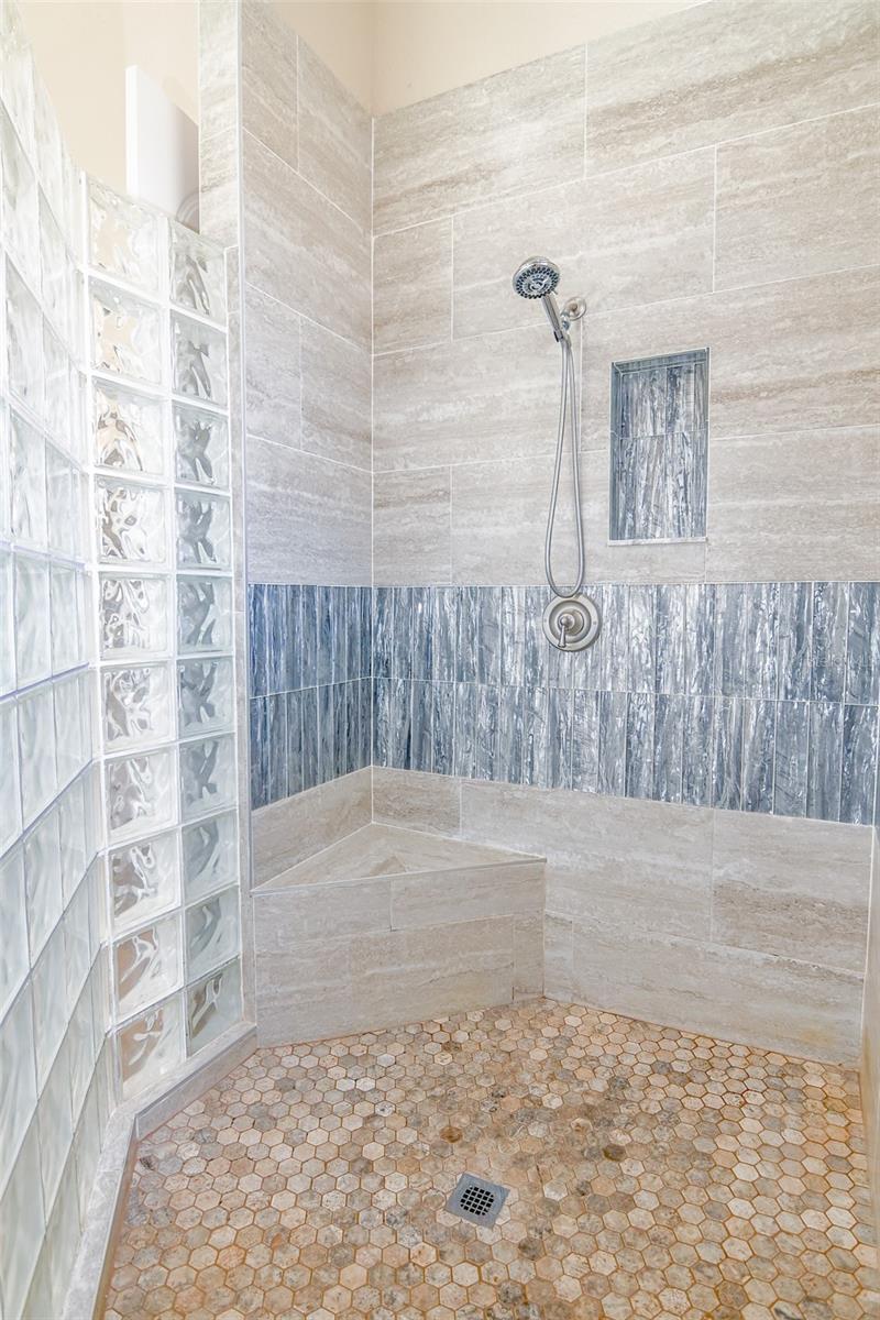 REFLECTIONS JULIANA - Residential