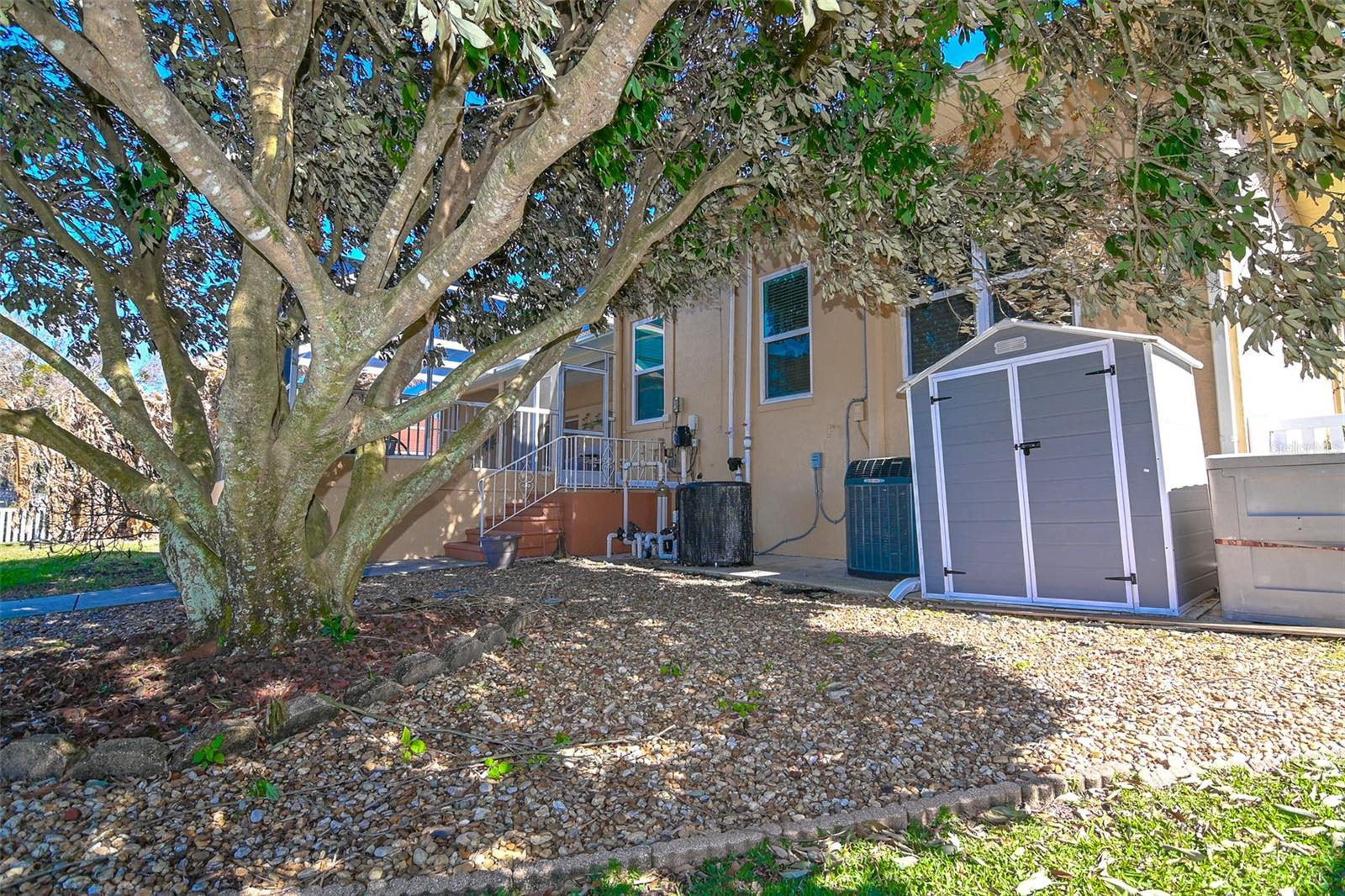 REFLECTIONS JULIANA - Residential