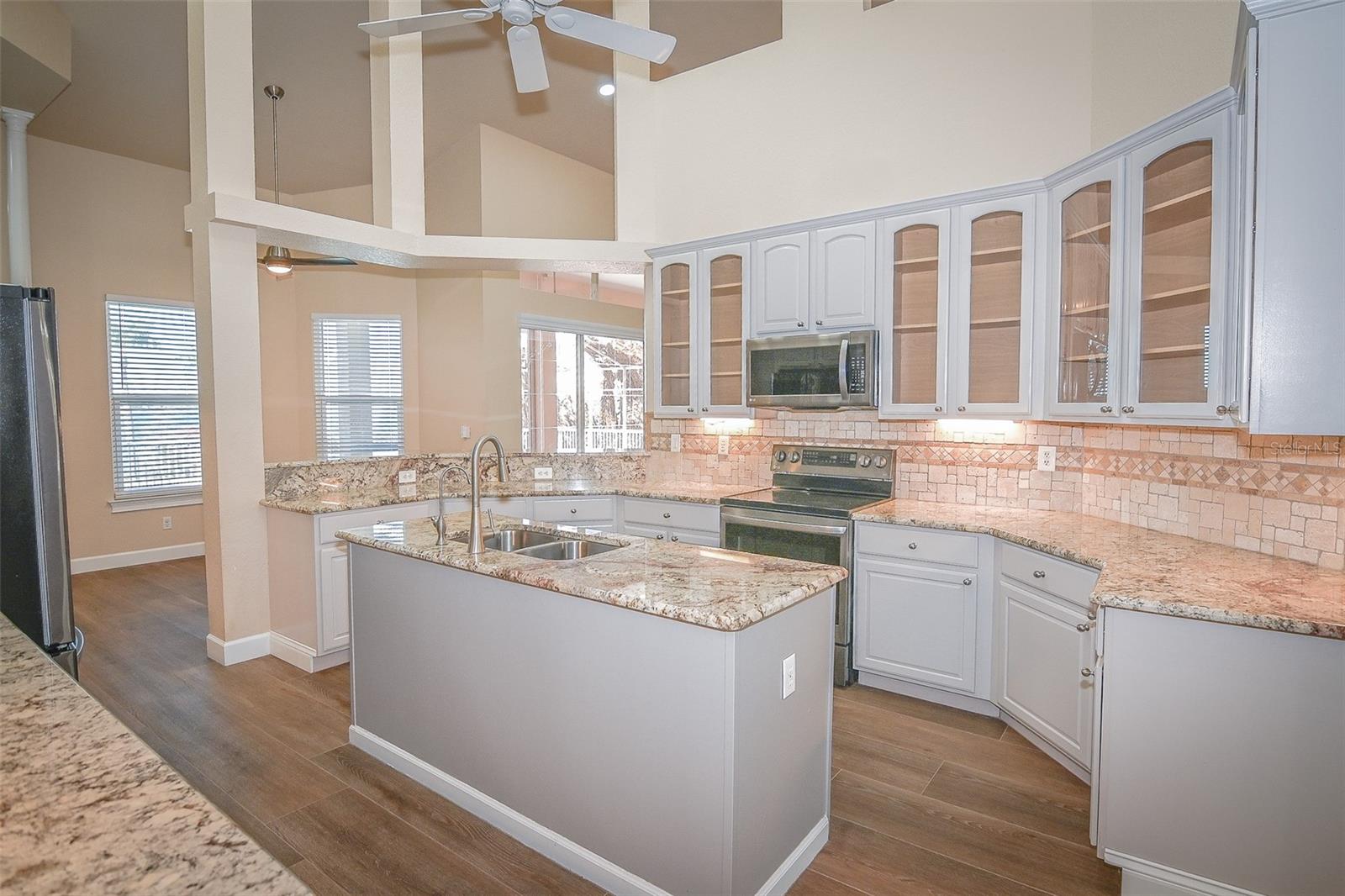 REFLECTIONS JULIANA - Residential