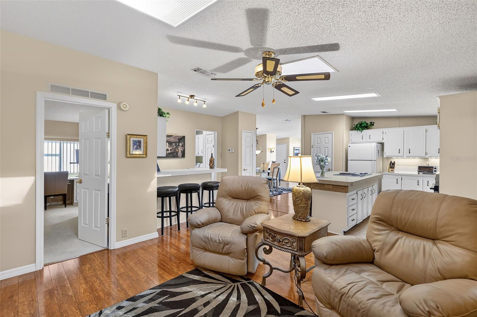 LA CASA MHP CO-OP - Residential