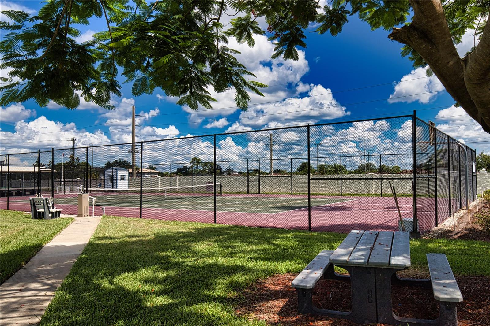 LA CASA MHP CO-OP - Residential