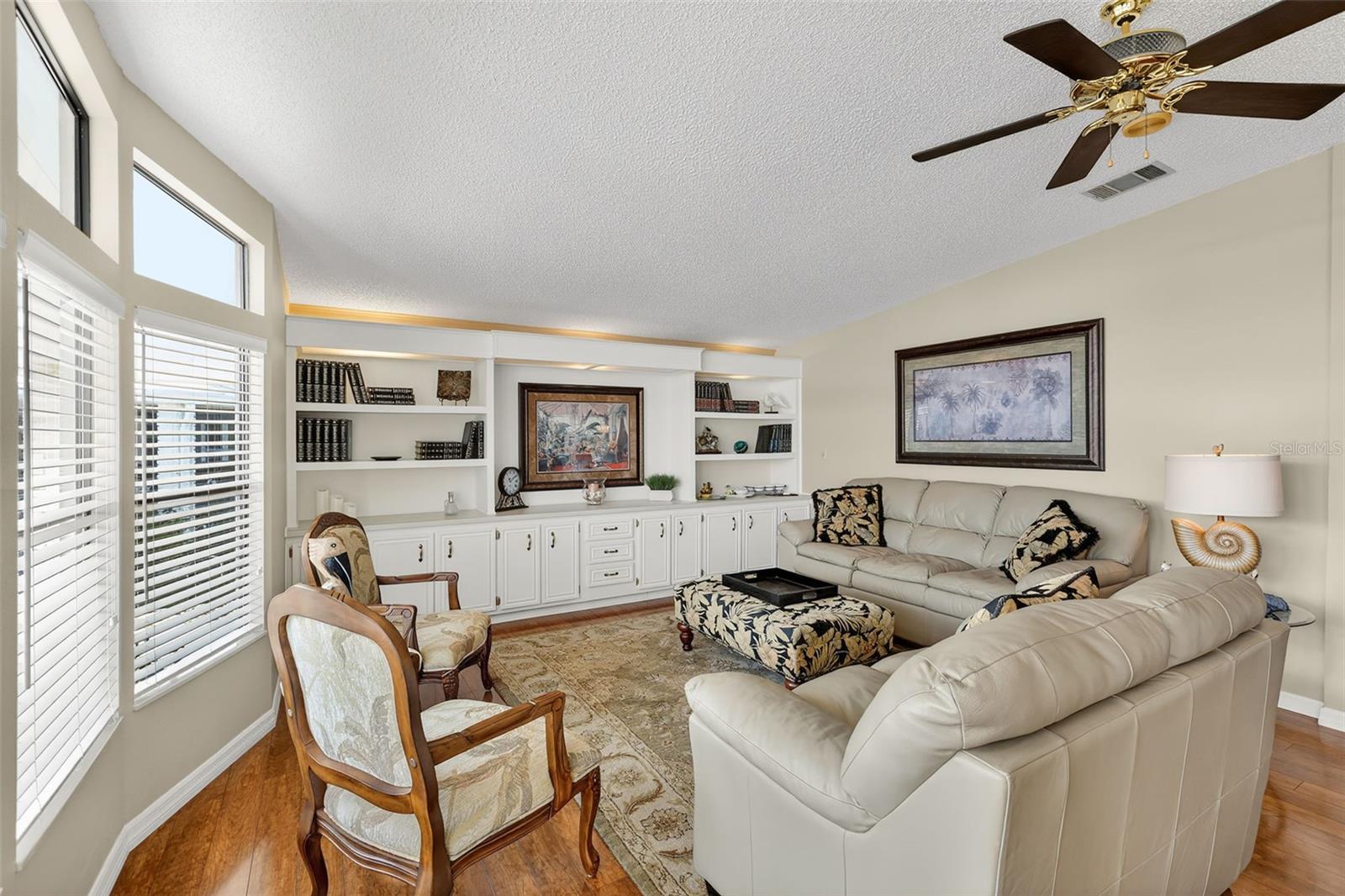 LA CASA MHP CO-OP - Residential