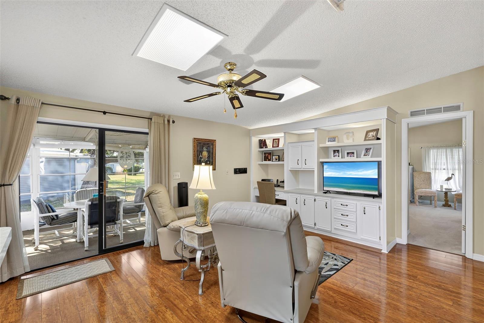 LA CASA MHP CO-OP - Residential