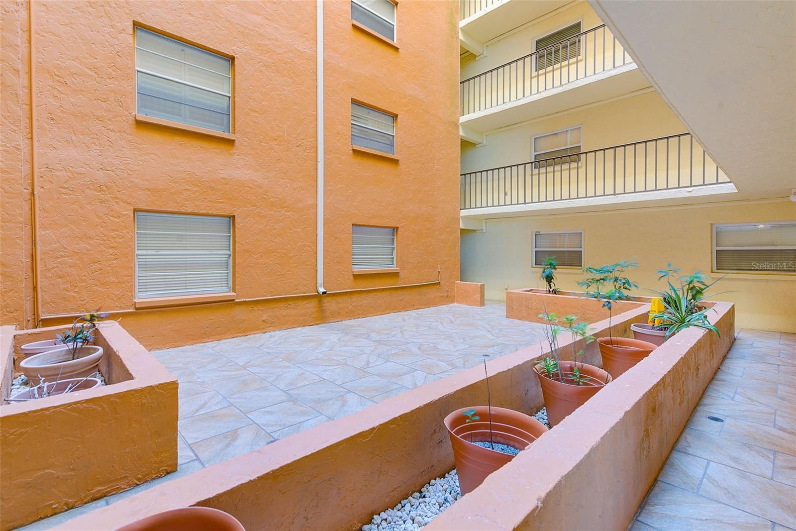 HOLIDAY VILLAS 3 - Residential