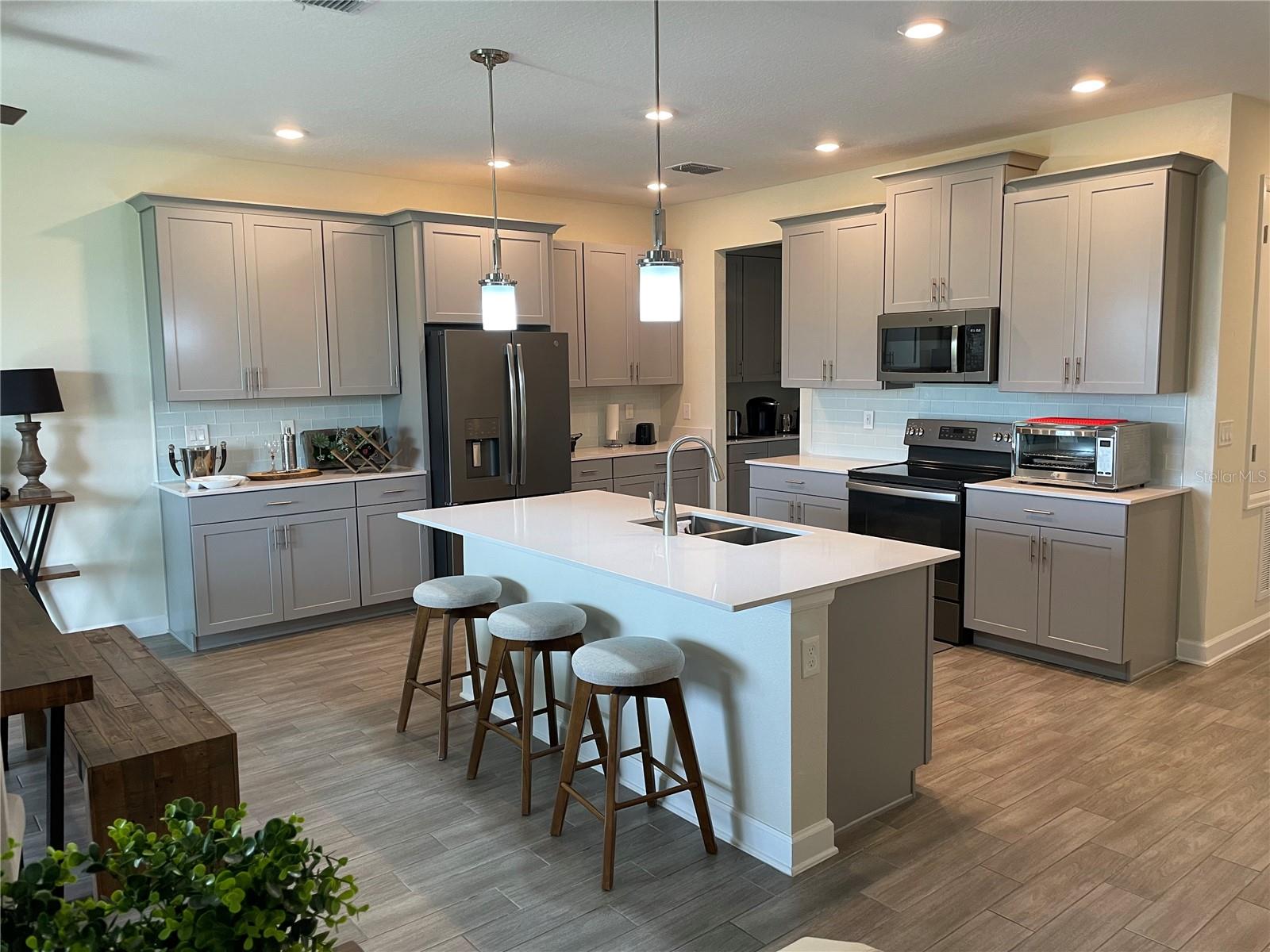 HANOVER LAKES PH 3 - Residential Lease