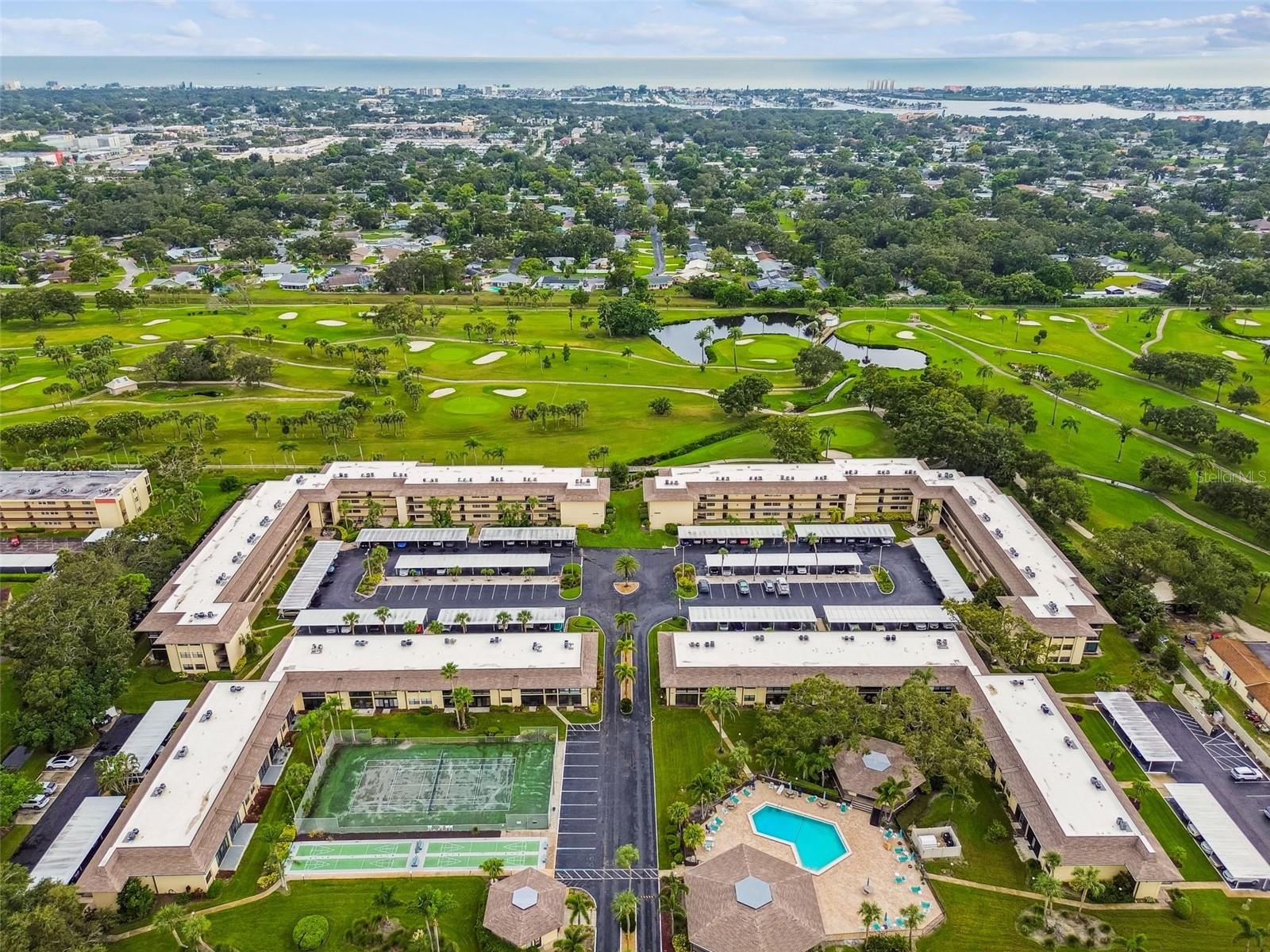 VILLAS DE GOLF CONDO - Residential