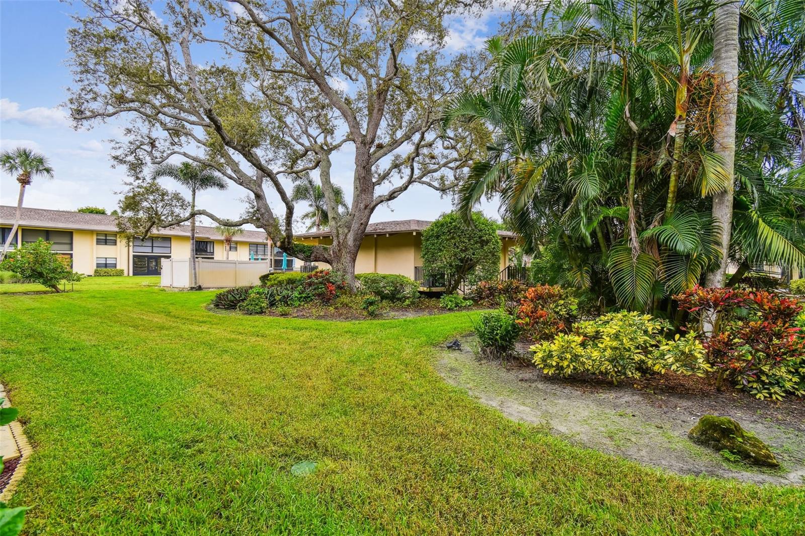 VILLAS DE GOLF CONDO - Residential