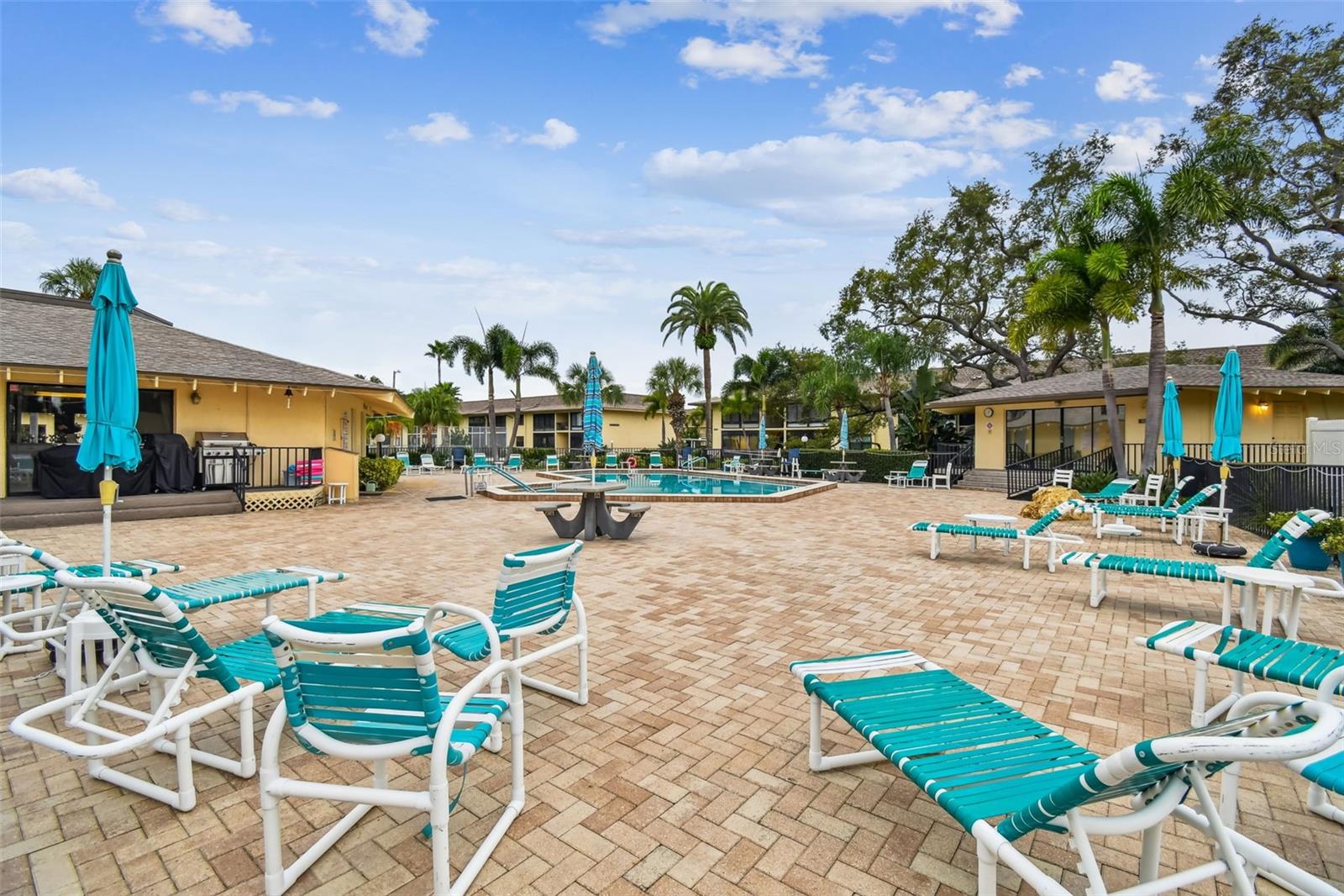 VILLAS DE GOLF CONDO - Residential