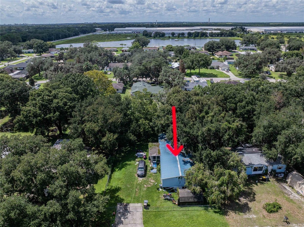 Photo of 2500 Island Oaks W, Lakeland, FL 33805 (MLS # TB8549425)