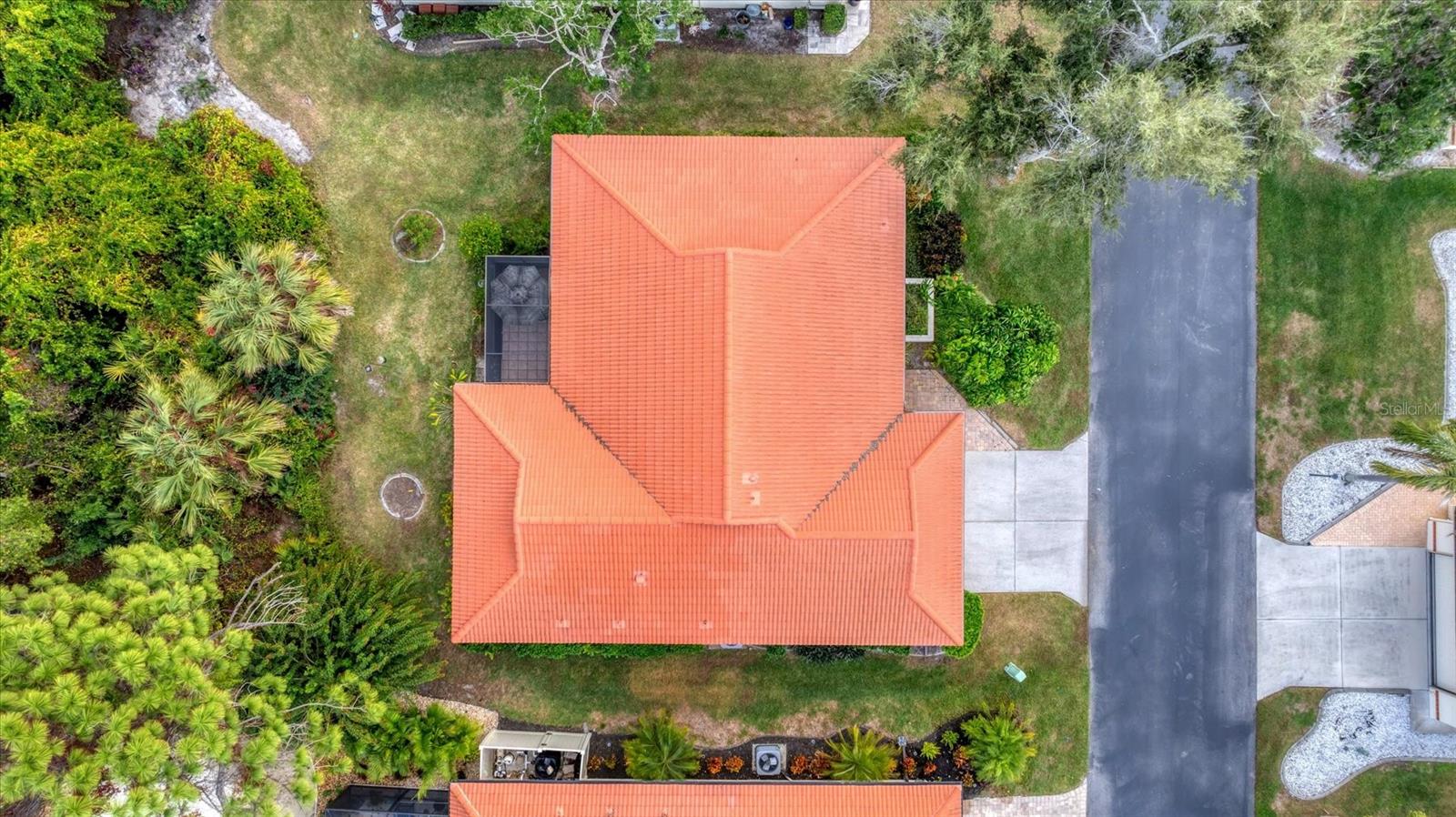 LAUREL HOLLOW - Residential