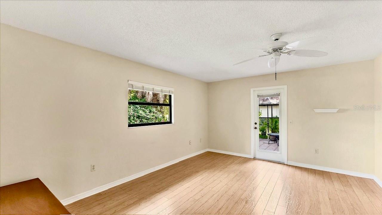 LAUREL HOLLOW - Residential