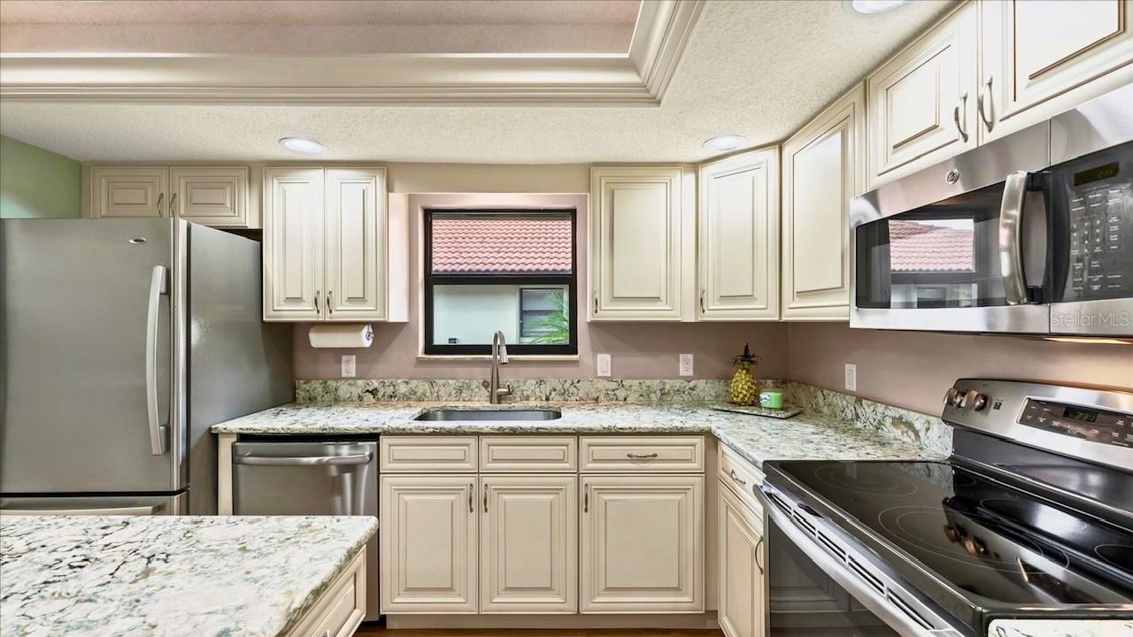 LAUREL HOLLOW - Residential