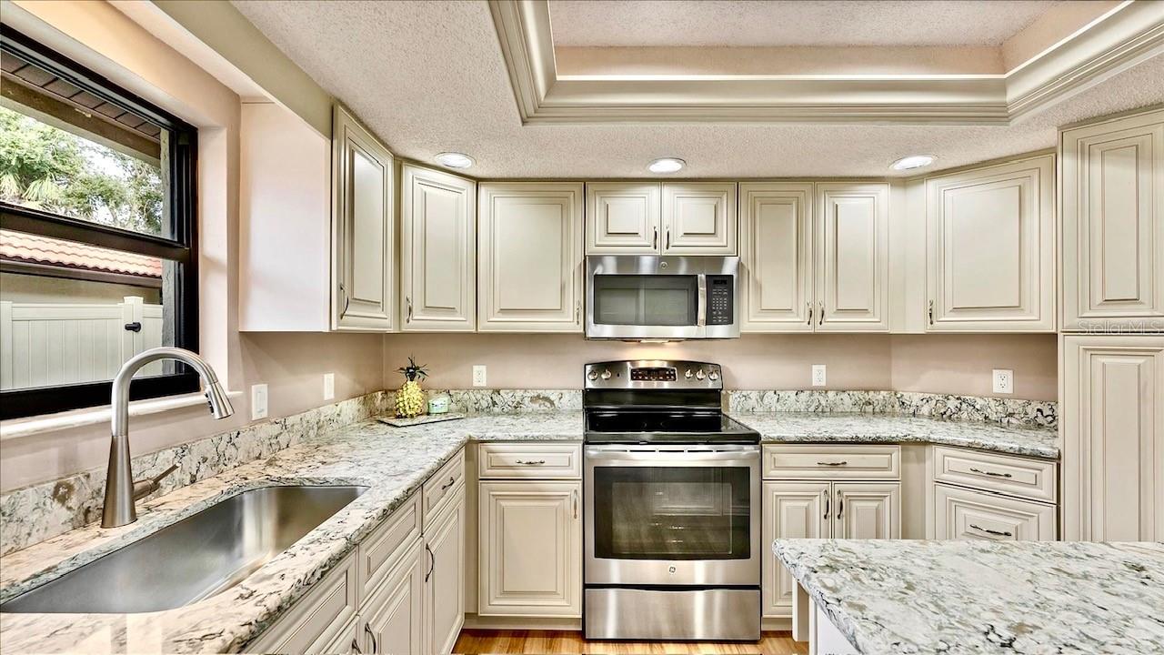 LAUREL HOLLOW - Residential