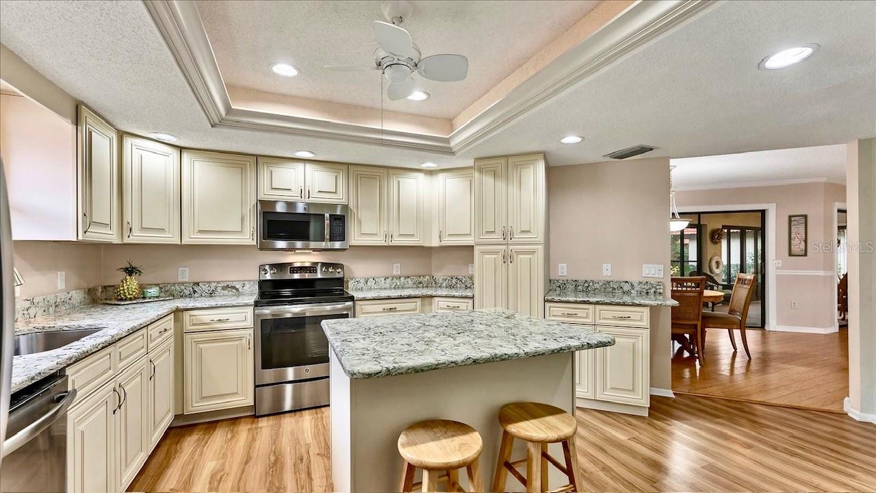 LAUREL HOLLOW - Residential