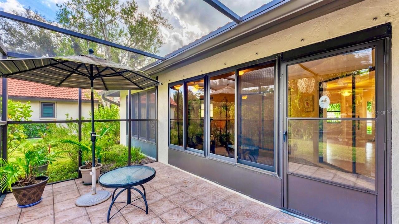 LAUREL HOLLOW - Residential