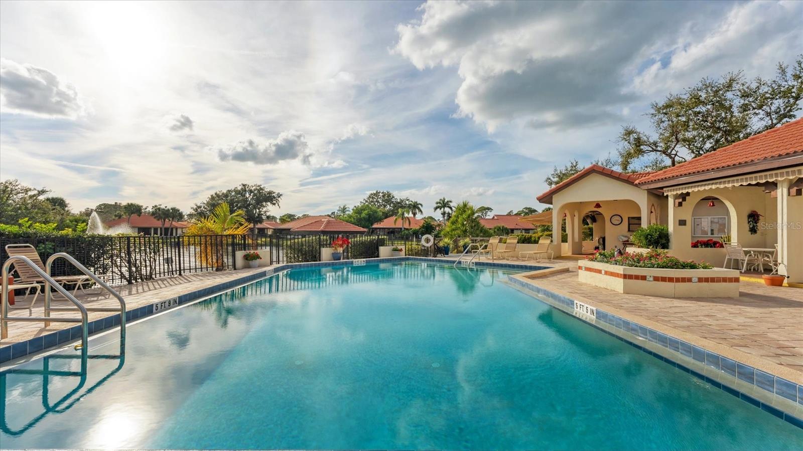 LAUREL HOLLOW - Residential