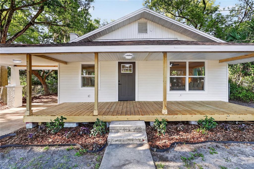 Photo of 723 W Myrtle Street, Lakeland, FL 33815 (MLS # L4961259)