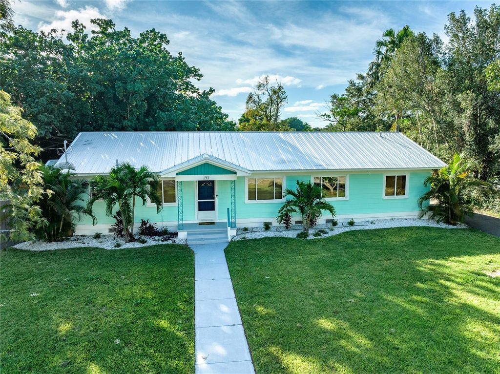 Photo of 704 59th Street NW, Bradenton, FL 34209 (MLS # A4677643)