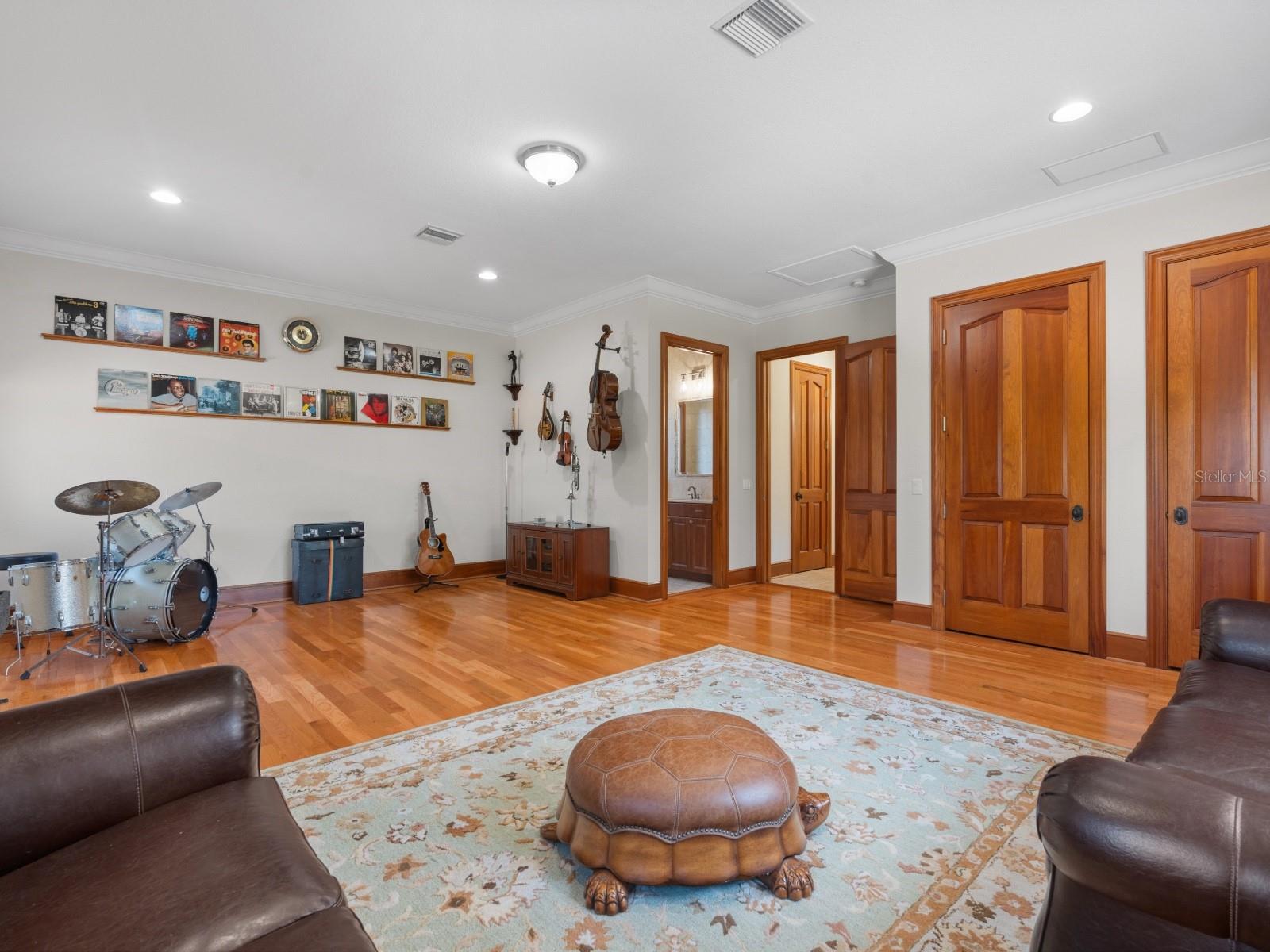 ENGLEWOOD GARDENS - Residential