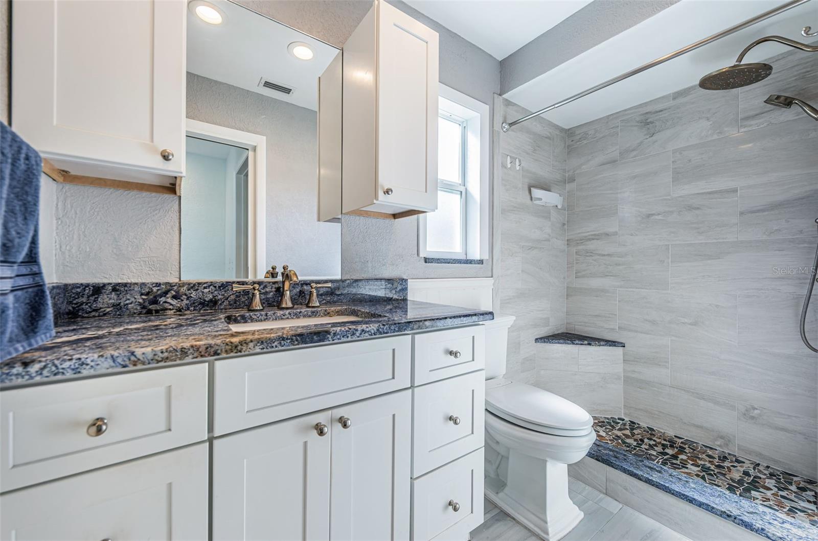 RIDGEWOOD RIVIERA - Residential