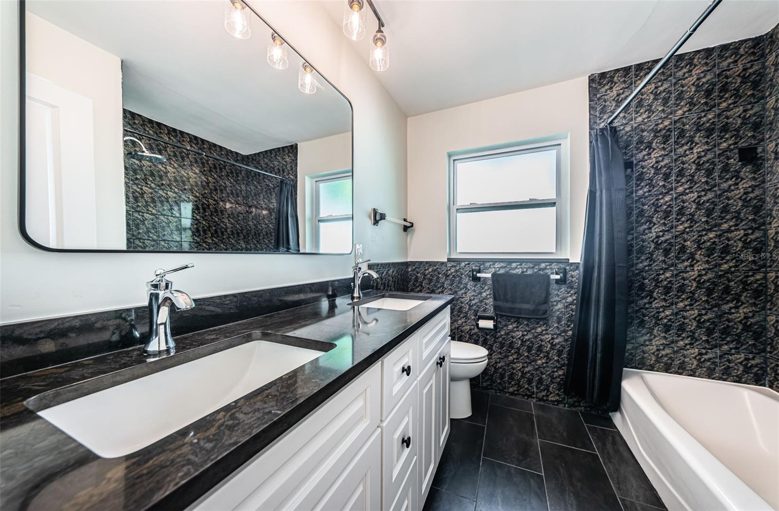 RIDGEWOOD RIVIERA - Residential