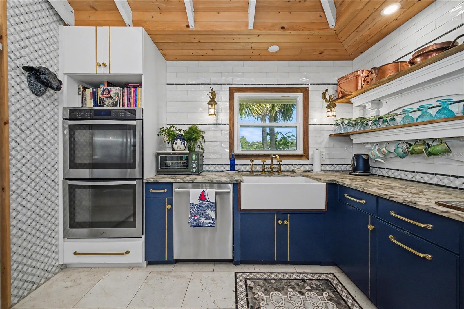 PHILLIPPI SHORES - Residential