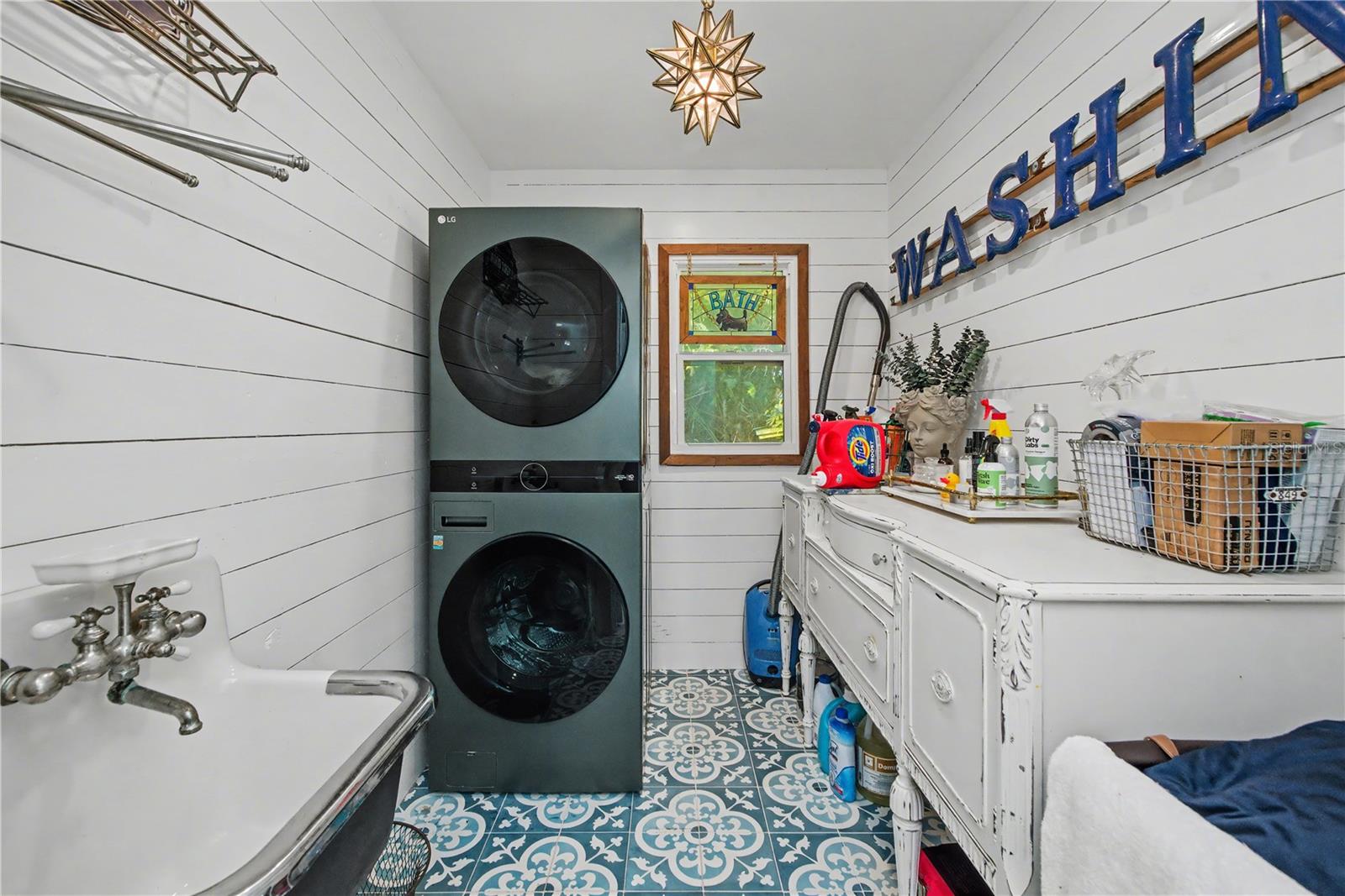 PHILLIPPI SHORES - Residential