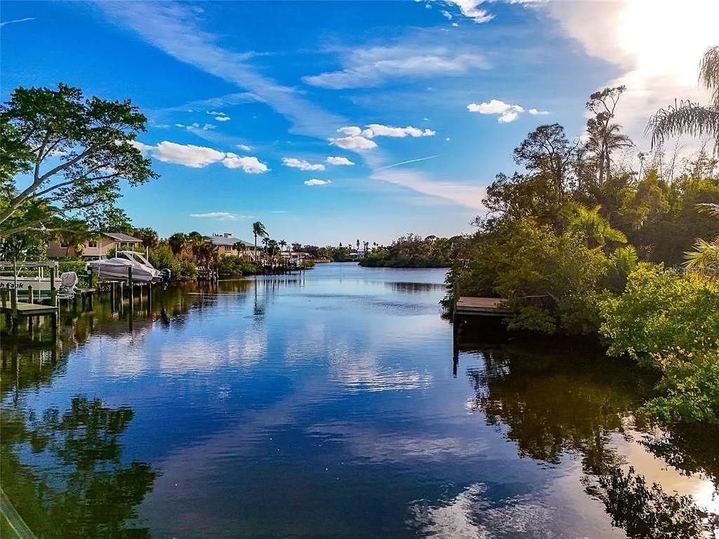 Photo of 5116 Admiral Place, Sarasota, FL 34231 (MLS # A4678935)