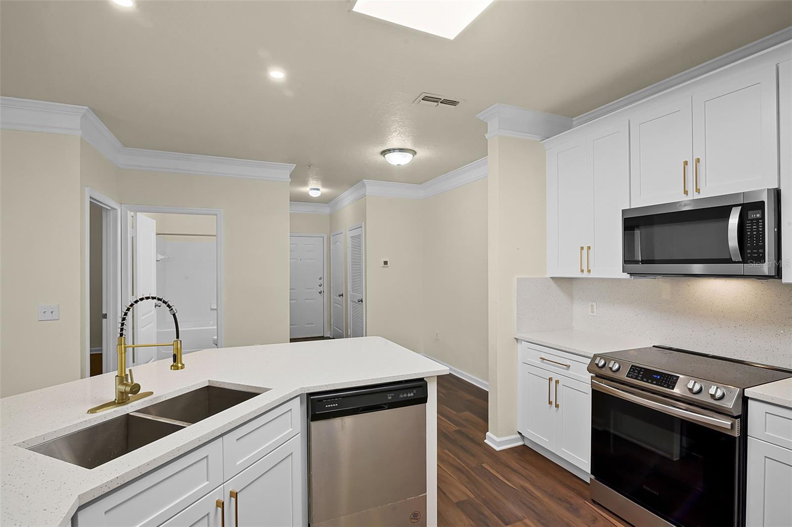 8818 VILLA VIEW CIRCLE 304