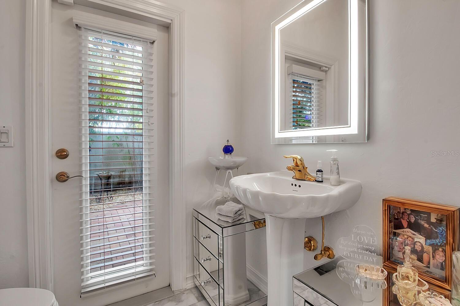 SAINT ARMANDS DIV JOHN RINGLING ESTATES - Residential