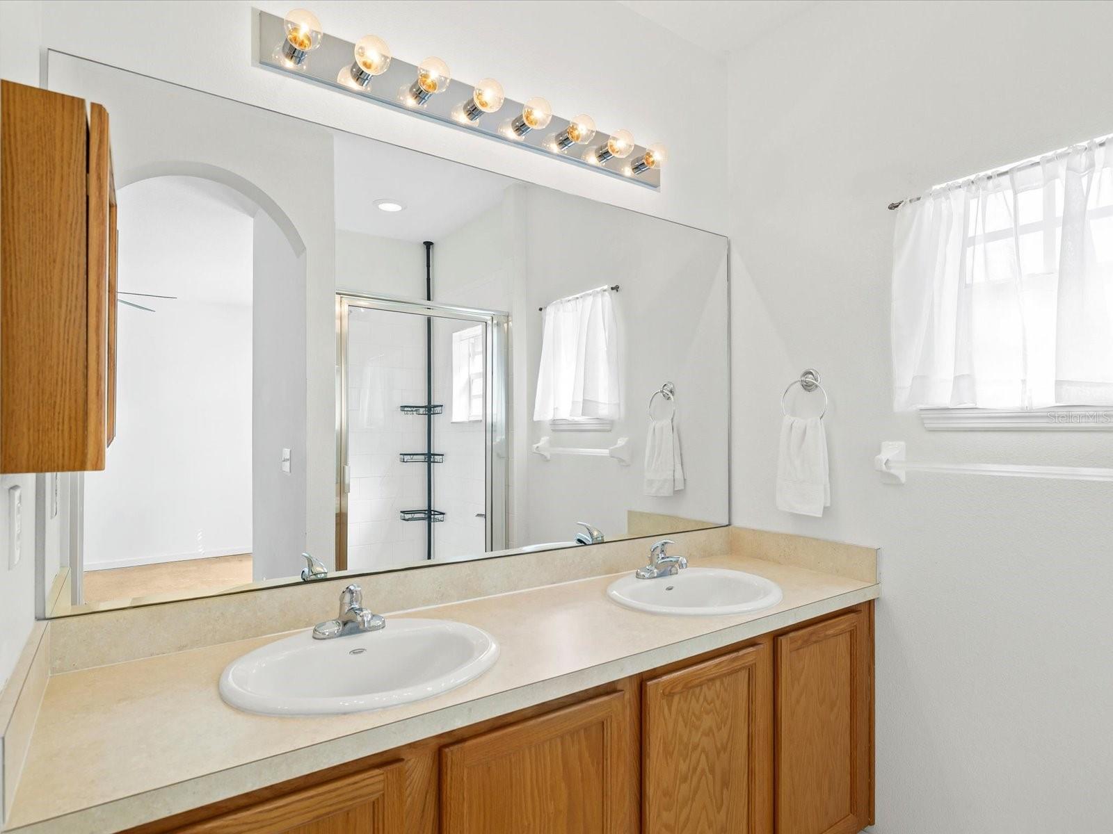 WHISPERING OAKS TWNHMS - Residential