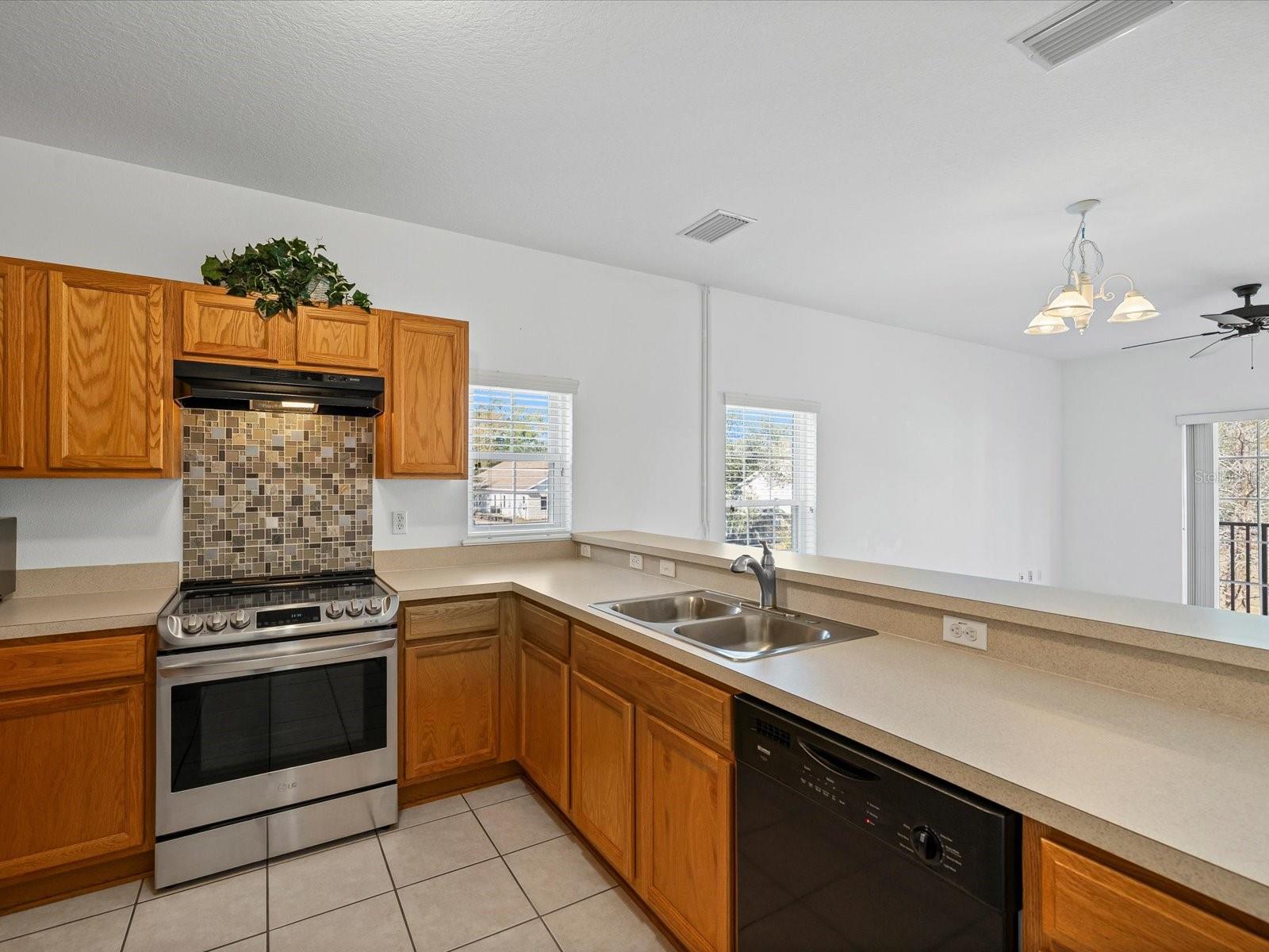 WHISPERING OAKS TWNHMS - Residential