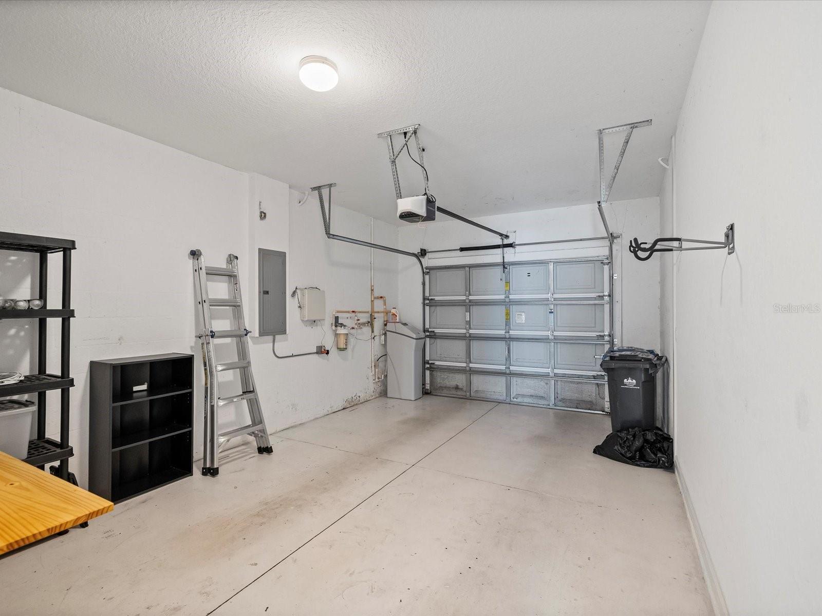 WHISPERING OAKS TWNHMS - Residential