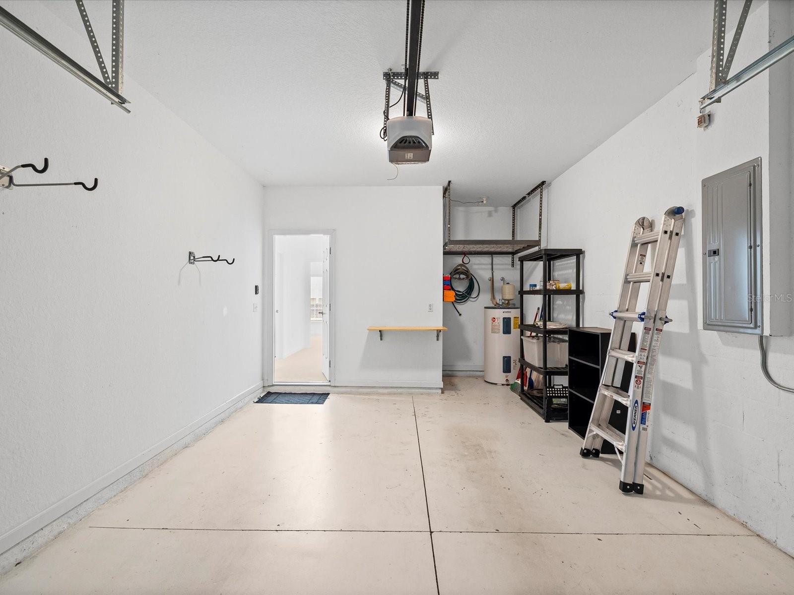 WHISPERING OAKS TWNHMS - Residential